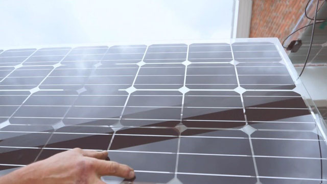 Ein Solar-Terrassendach selbst montieren: Funktioniert das?